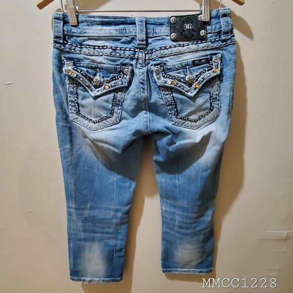 Women's Miss Me Signature Cuffed Capris - Picture 5 of 8